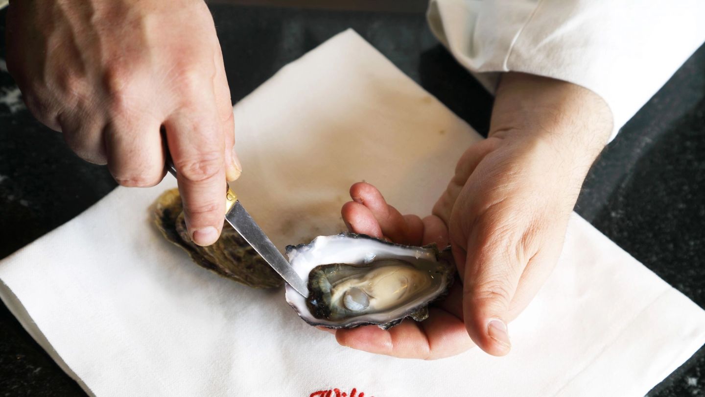 A top oyster chef explains how to serve the shellfish at home