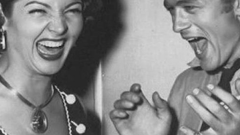 5 body language tricks that will make you more attractive