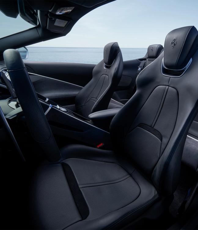 Ferrari Roma Spider interior