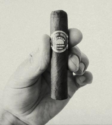 How to smoke a cigar like a ‘Master of Habanos’