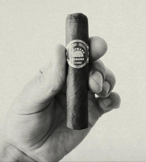 How to smoke a cigar like a ‘Master of Habanos’