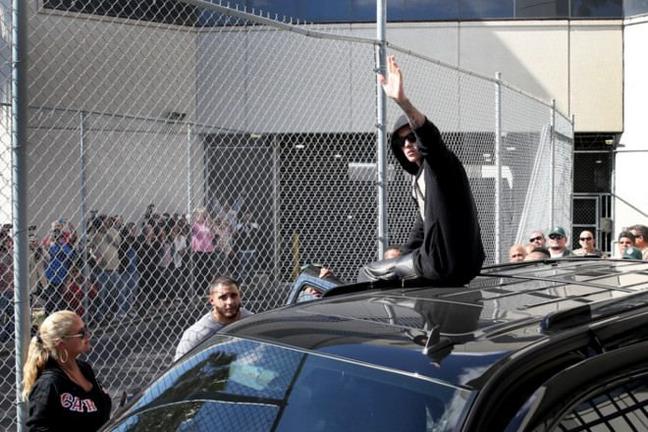 Justin Bieber Leaves Bail - TGJ