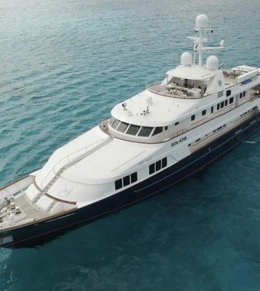 Yacht of the Week: Blu 470