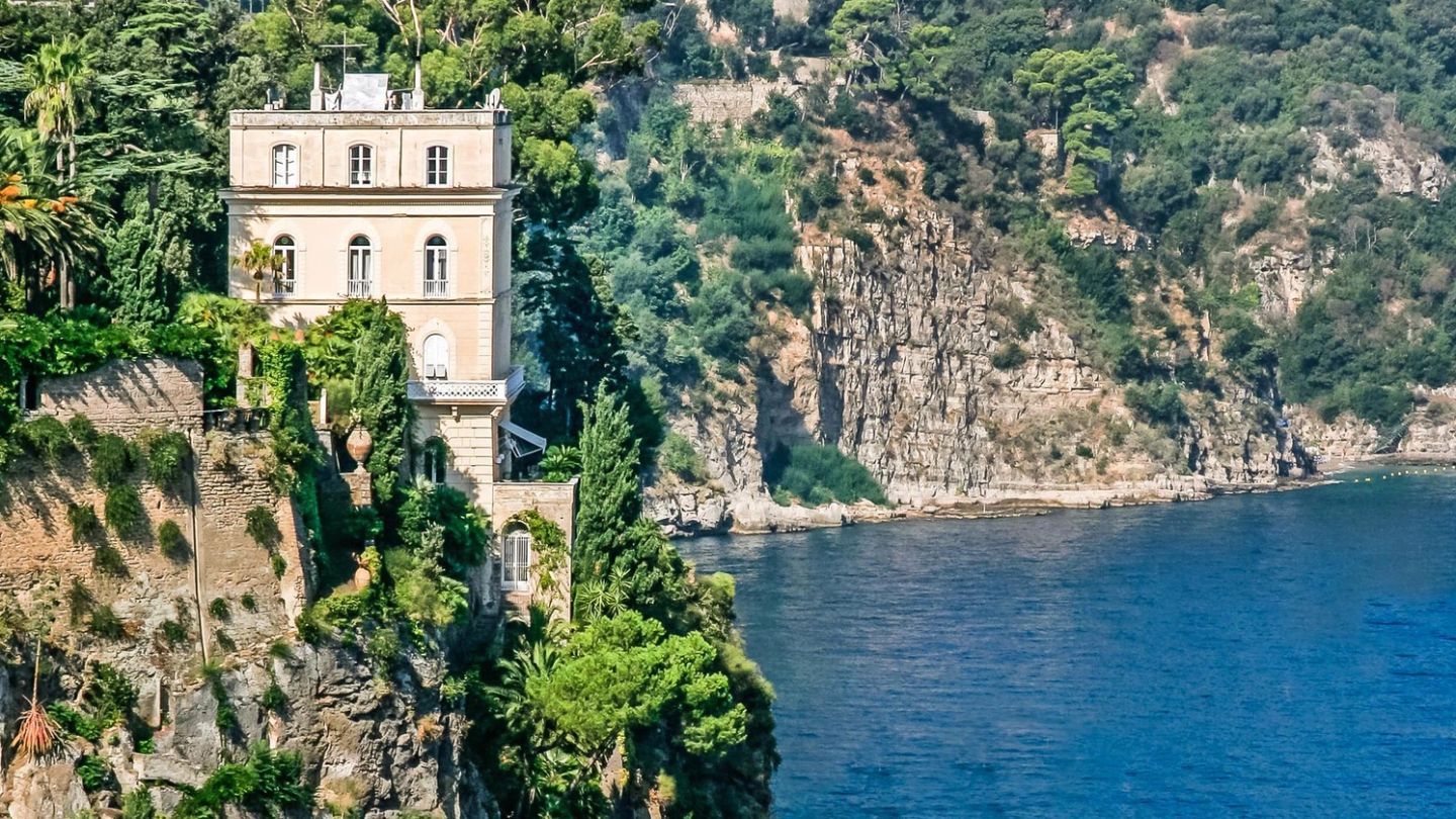 These are the 8 most luxurious Airbnbs in the world