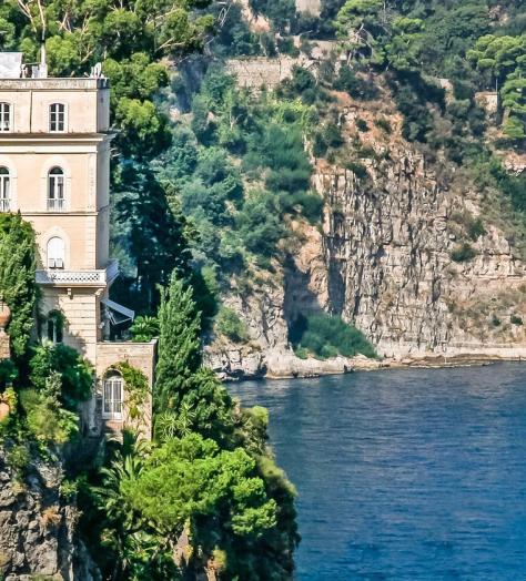 These are the 8 most luxurious Airbnbs in the world