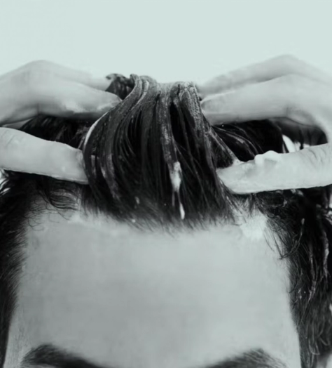 Quali sono le cause della caduta dei capelli?