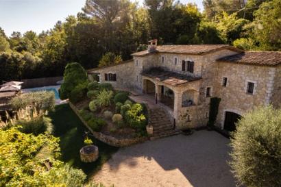 Stone Provençal villa surrounded by gardens at La Retraite