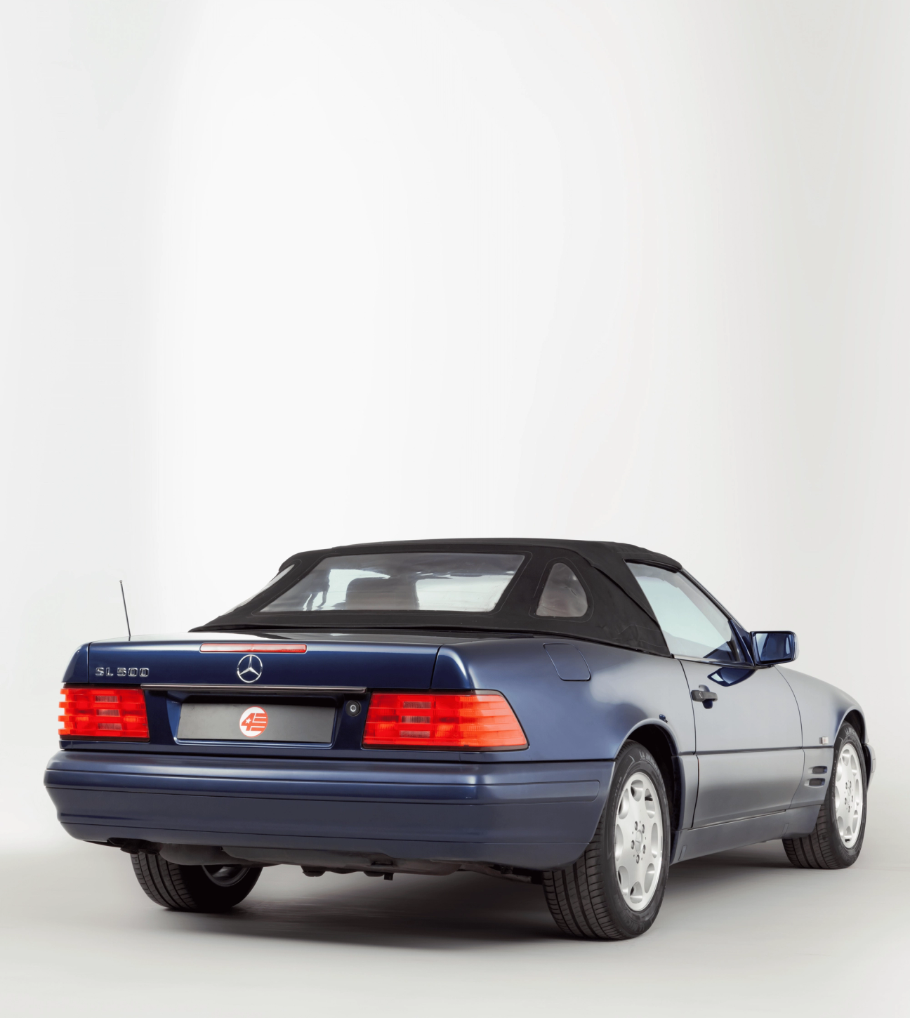 The Mercedes-Benz R129 SL is a royally modern classic | The Gentleman's ...