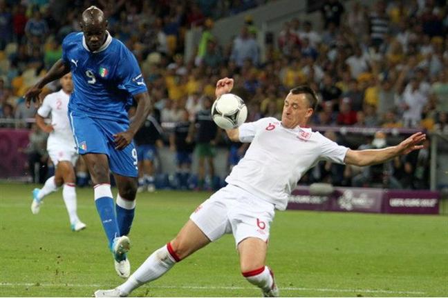 Mario_Balotelli_and_John_Terry_England-Italy_Euro_2012