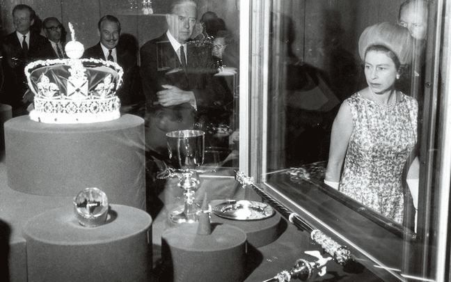 1967 - The Queen visiting her coronation regalia and the crown jewels. (Edward Sampson)