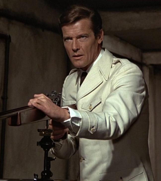 james-bond-summer-style-moore