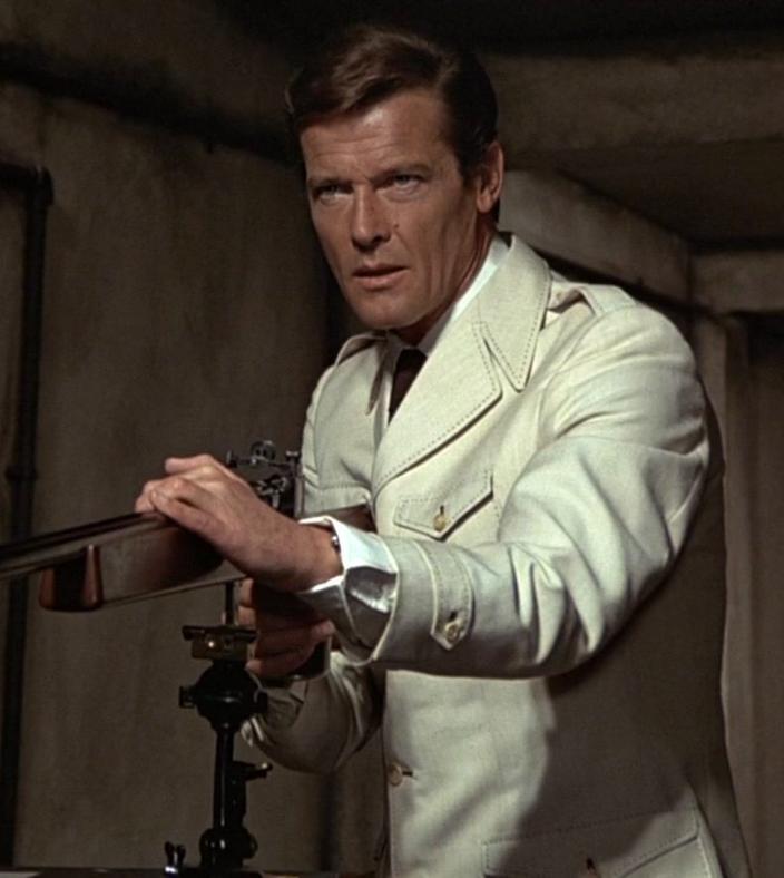 james-bond-summer-style-moore