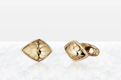 Pangolin Shield Cufflinks in 18ct Gold