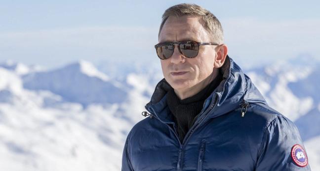 Daniel Craig as James Bond 007 wears sunglasses in Spectre ski scene in the Tyrolean Alps
