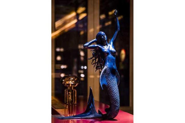 Damien Hirst mermaid at Sexy Fish by Paul Winch-Furness HR (1) copy