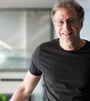 This theoretical physicist is about to make you smarter