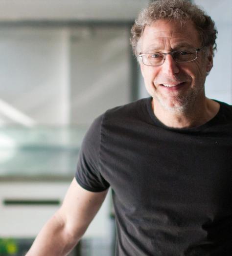 This theoretical physicist is about to make you smarter
