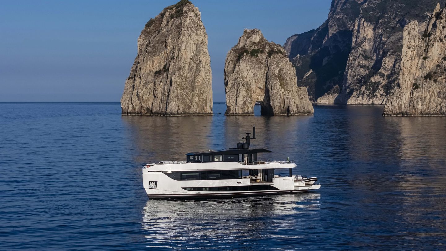 Yacht of the Week: Arcadia A96-01