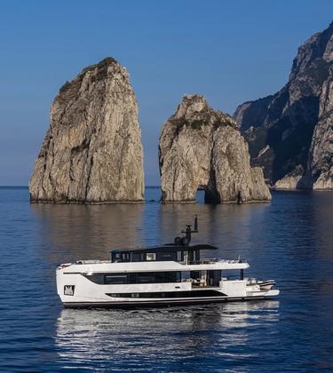 Yacht of the Week: Arcadia A96-01