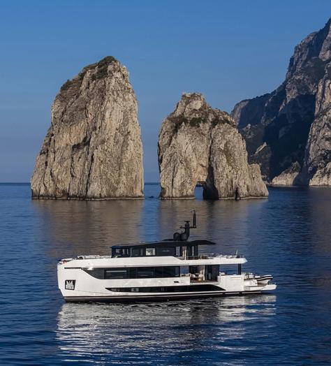 Yacht of the Week: Arcadia A96-01