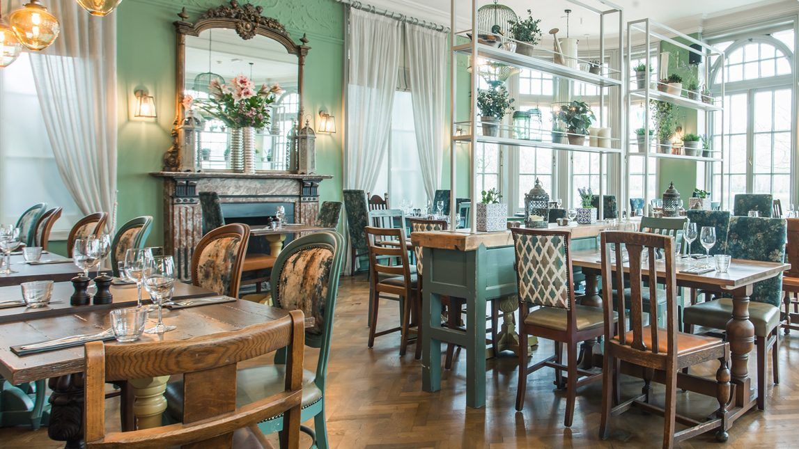 Watch the Boat Race from our 6 favourite Thameside pubs