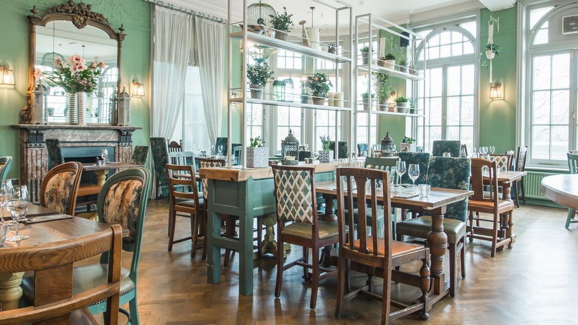 Watch the Boat Race from our 6 favourite Thameside pubs