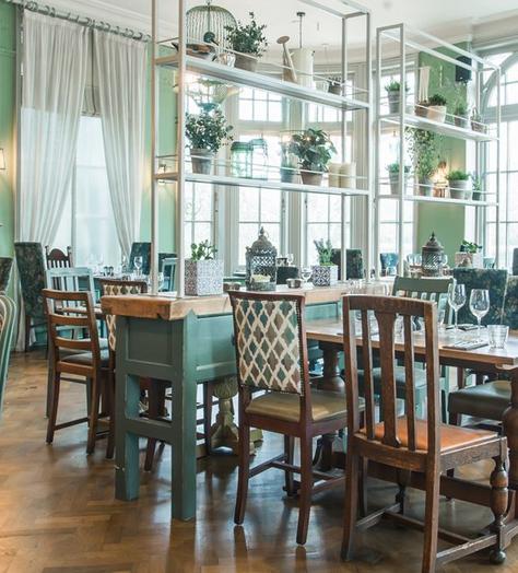 Watch the Boat Race from our 6 favourite Thameside pubs