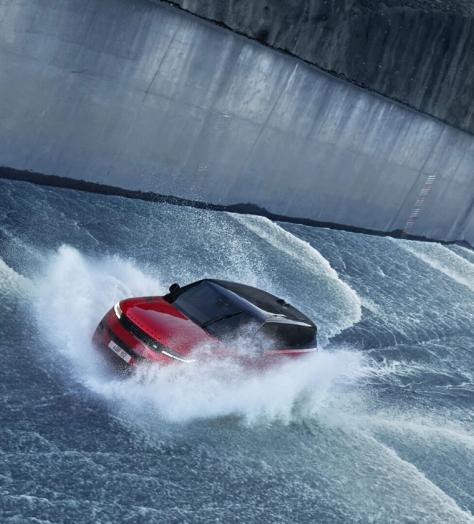How a No Time To Die stunt driver drove up a dam in a Range Rover Sport