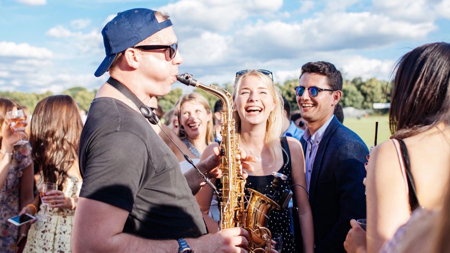 Save the last days of summer with this exclusive dating event