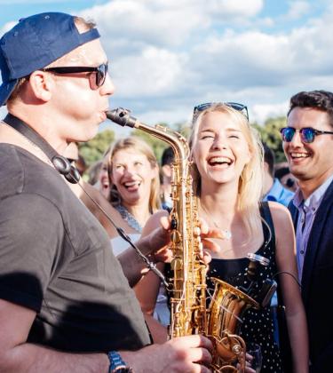 Save the last days of summer with this exclusive dating event