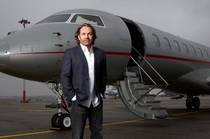 Thomas Flohr standing in front of his private jet