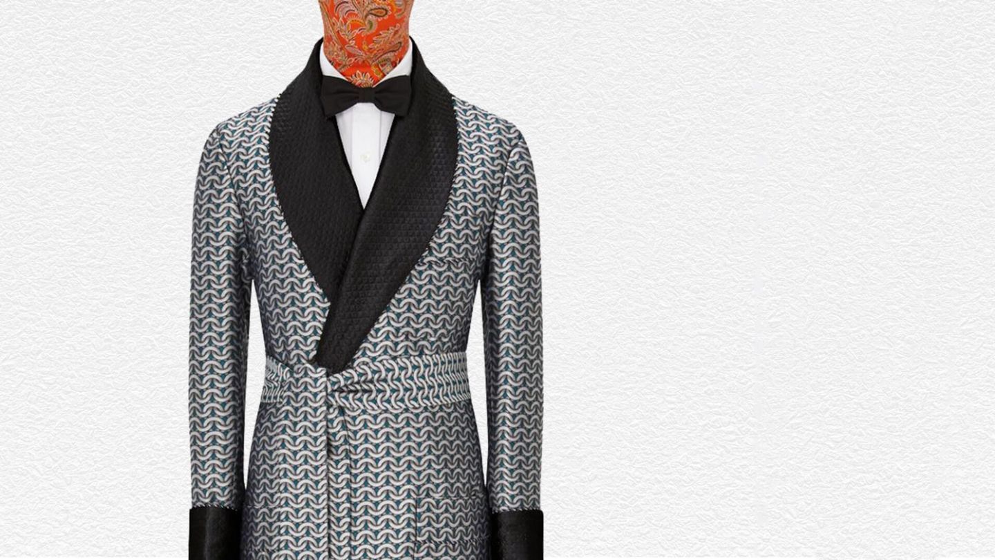 Editor’s Picks: Silk Dressing Gown, Poker Set and McLaren Sabre