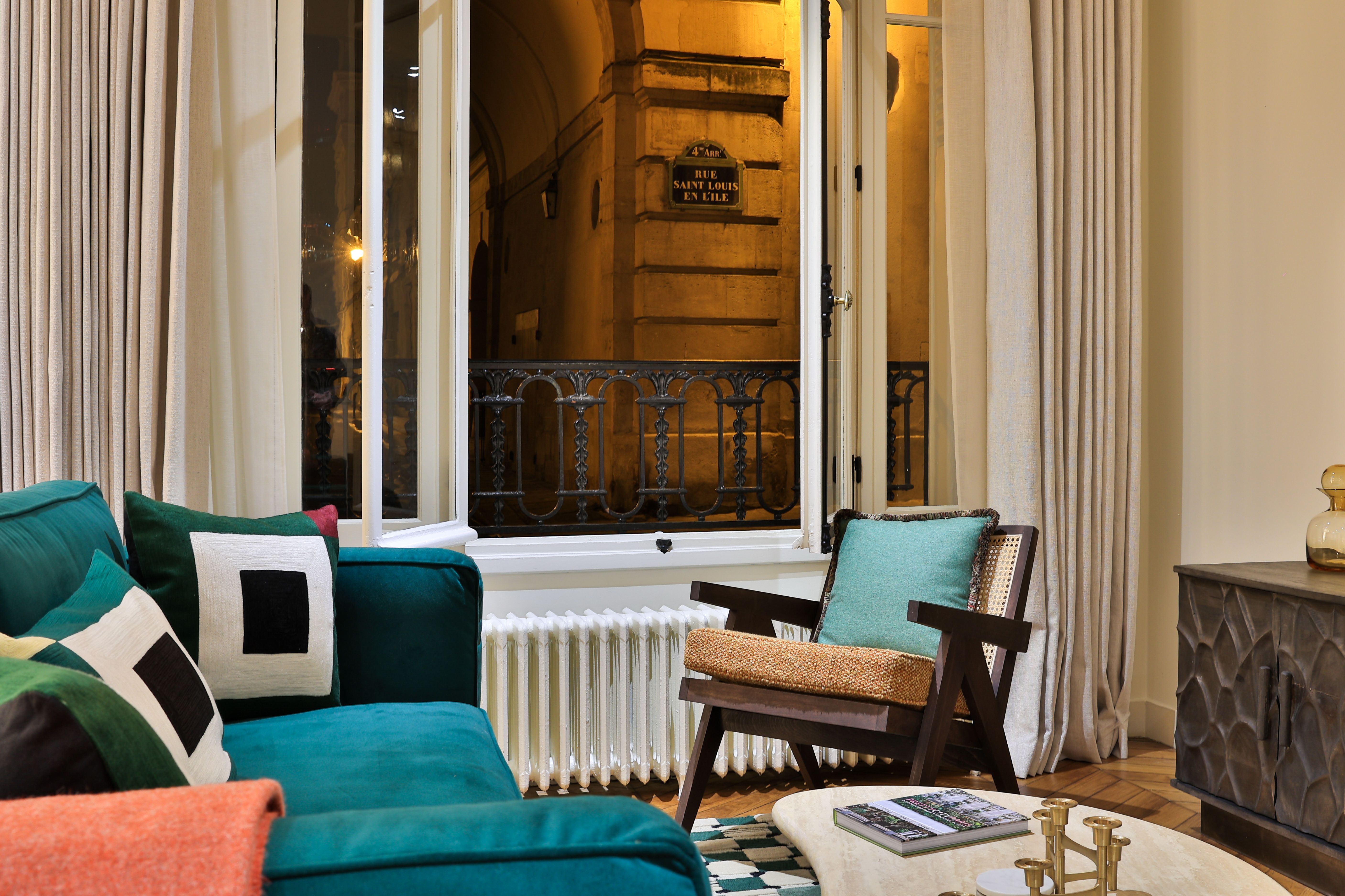 Living room in the Île Saint-Louis apartment in Paris