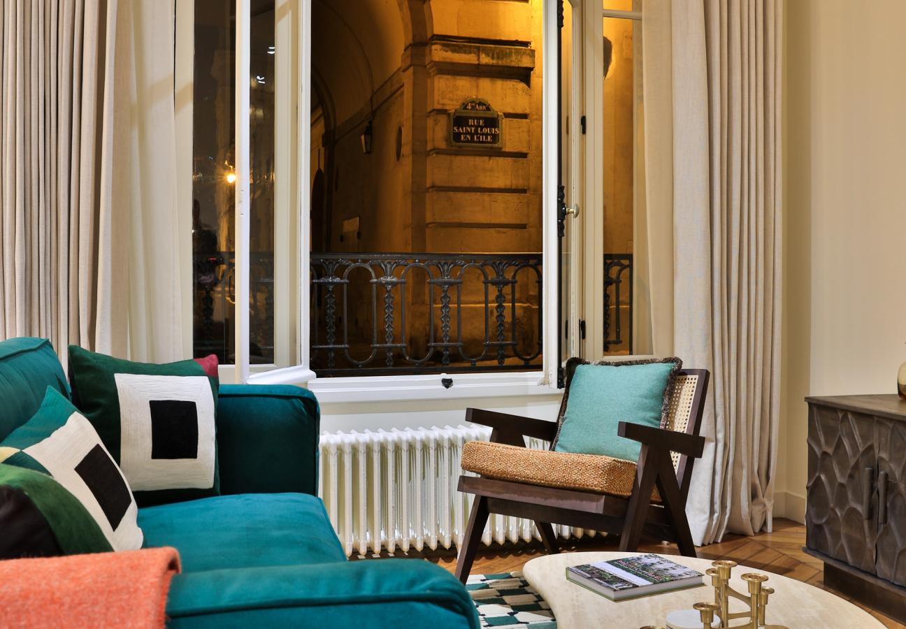 Living room in the Île Saint-Louis apartment in Paris