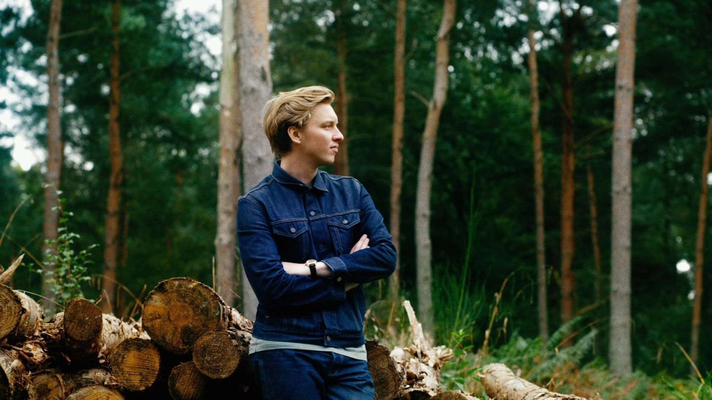 George Ezra on fame, fear — and almost losing his foot (well, sort of…)
