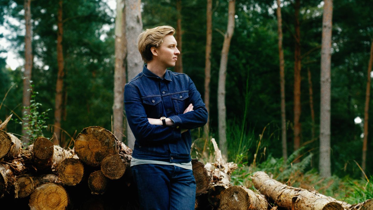 George Ezra on fame, fear — and almost losing his foot (well, sort of…)