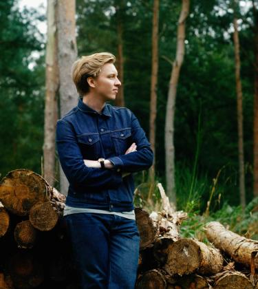 George Ezra on fame, fear — and almost losing his foot (well, sort of…)