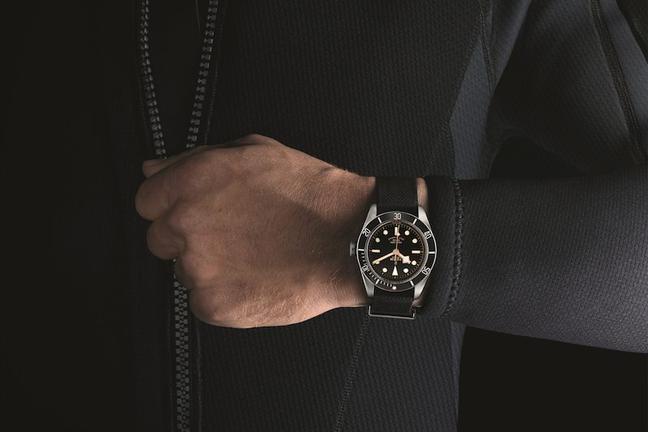 2.-HEADER-TUDOR-HERITAGE-BLACK-BAY-BLACK-Wristshot-copy