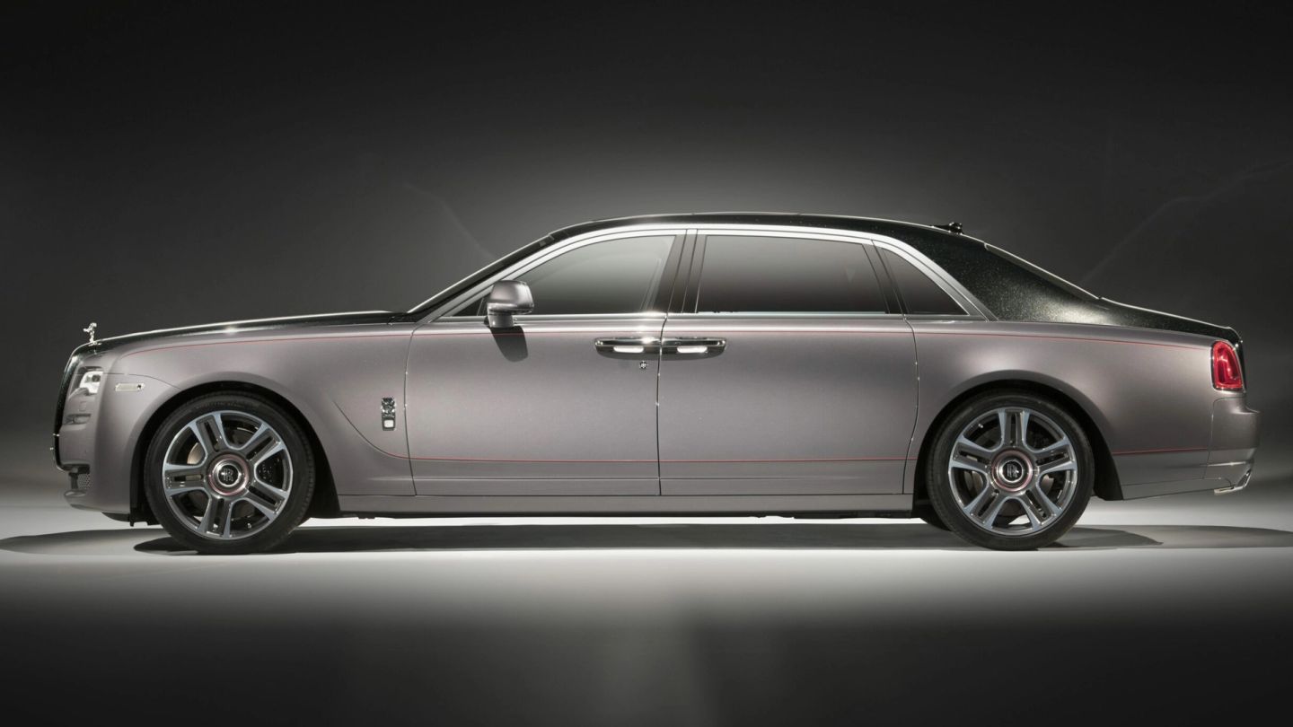 The new Rolls-Royce is painted with diamonds