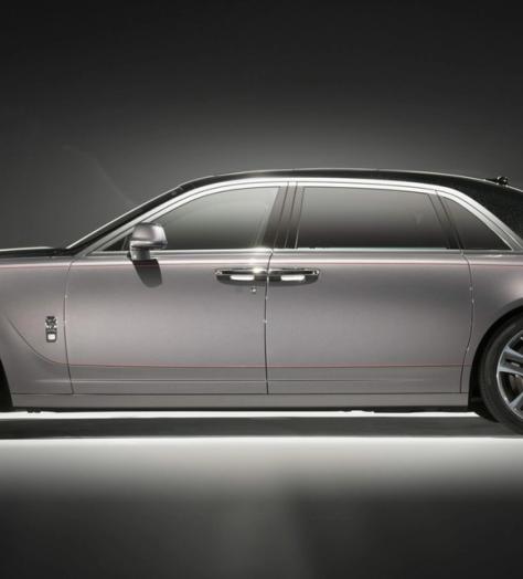 The new Rolls-Royce is painted with diamonds