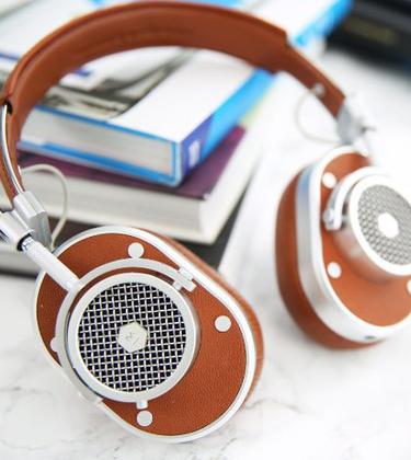 AKG Y50BT Review: The best headphones you can buy right now