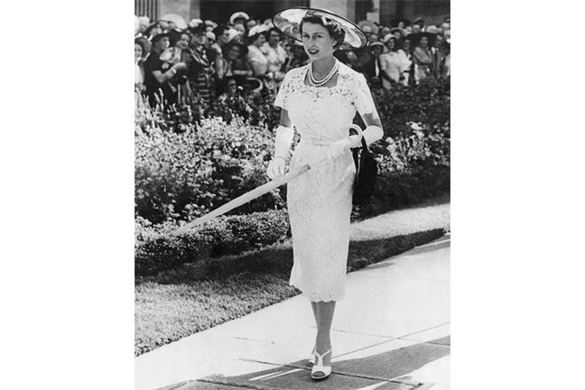 1954 - The Queen on her way to a garden party in Sydney during her first state visit to Australia. (Keystone, Getty Images)