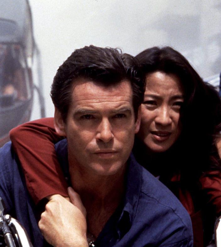 james-bond-summer-style-brosnan