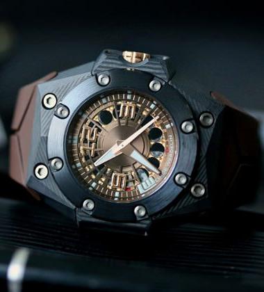 Watchout: Linde Werdelin Oktopus Moon Carbon