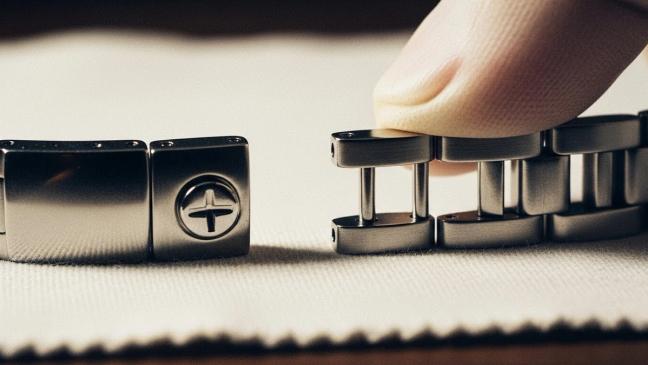 Identify Your Bracelet Link Type Before You Touch Anything