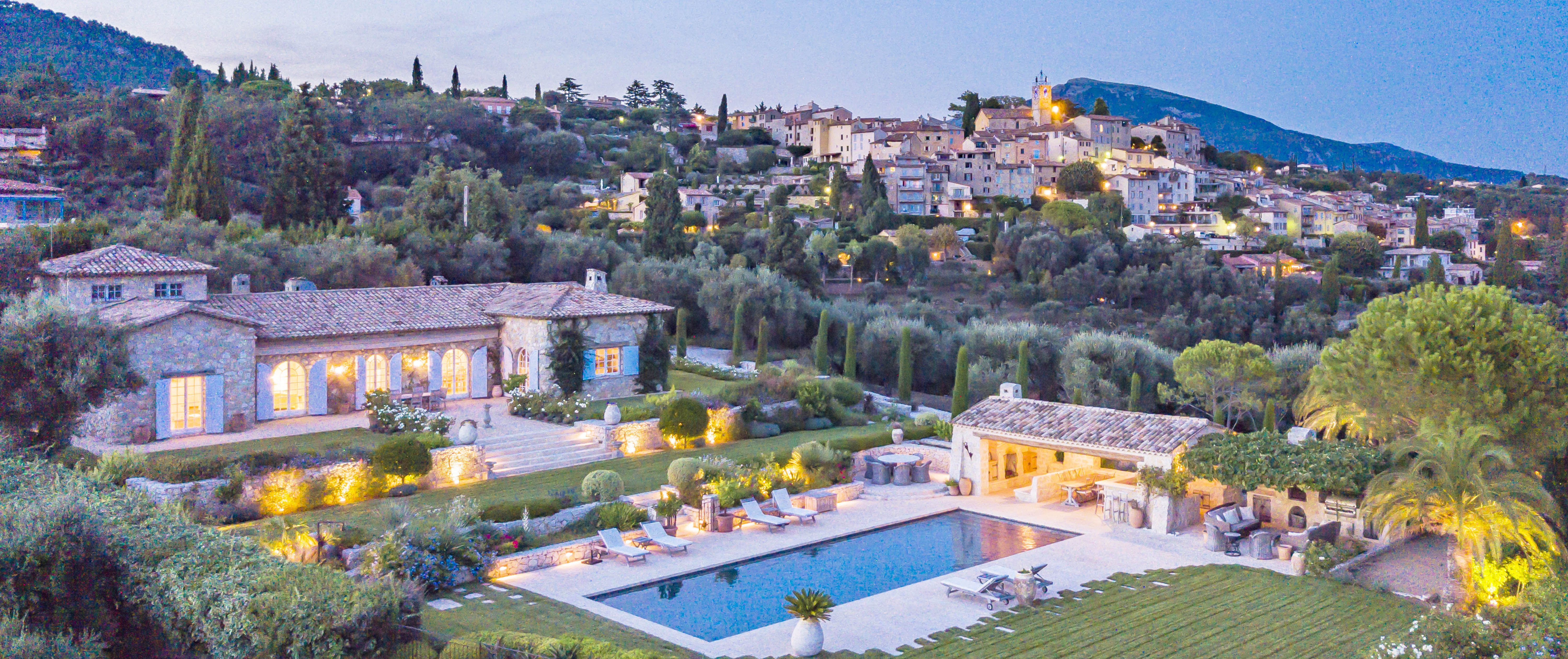 5 bedroom house in Chateauneuf de Grass