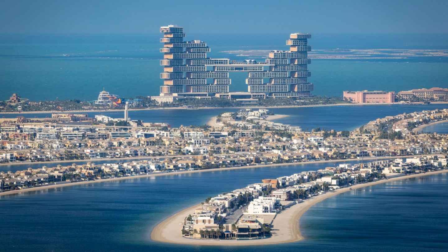 How to Move to Dubai From The UK: A Guide for British Expats