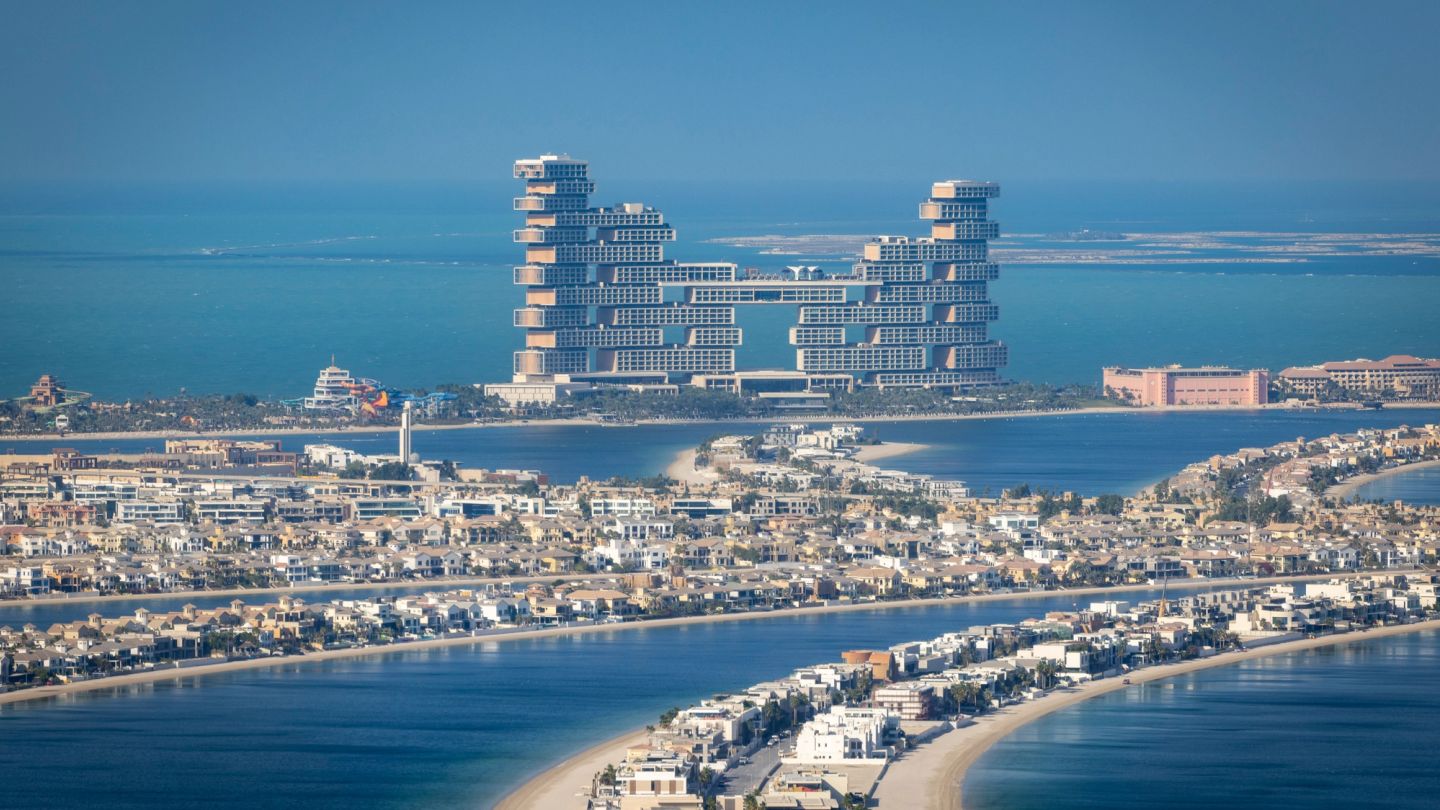 How to Move to Dubai From The UK: A Guide for British Expats