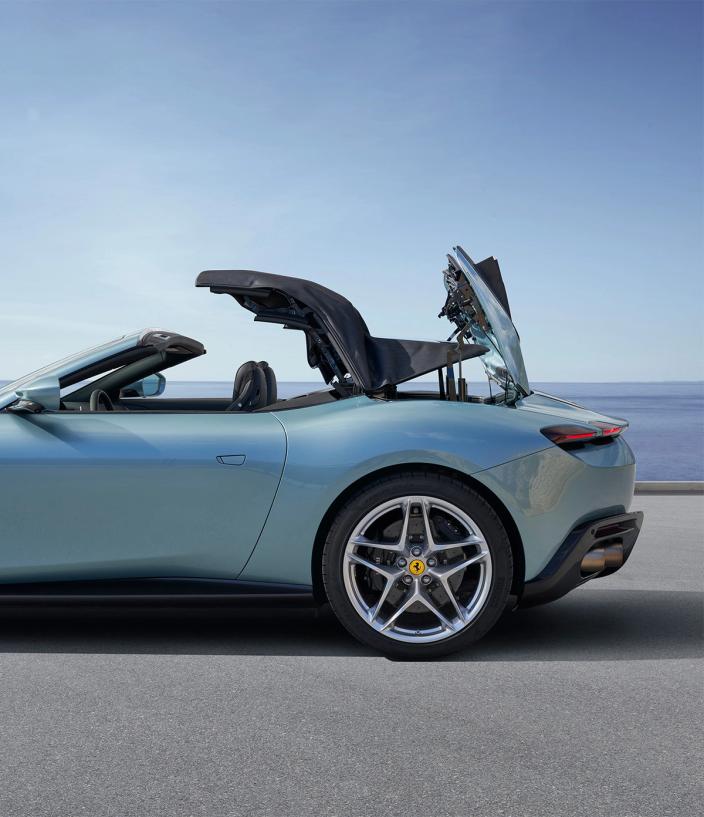 Ferrari Roma Spider roof folding out or away
