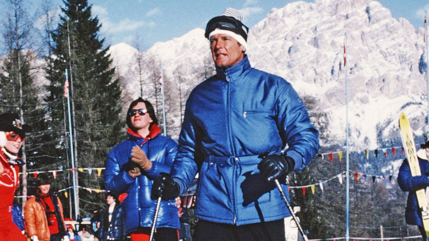 From gloves to goggles, the James Bond guide to skiing style